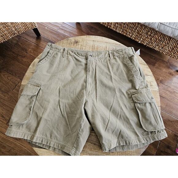 Woolrich Chino Cargo Shorts Men's Size 42 Tan NWT - Picture 1 of 9